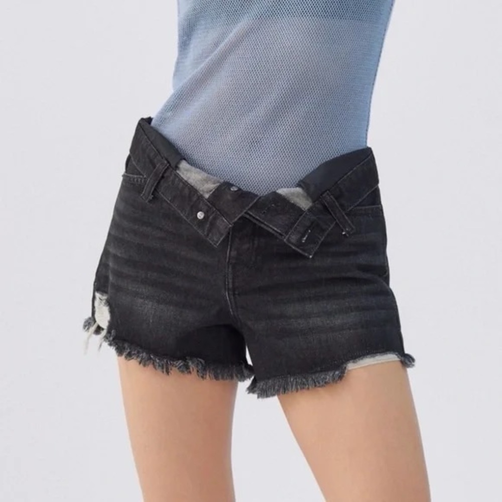 Urban Outfitters BDG Size 29 Black Foldover V-Front Frayed Denim Shorts NWT